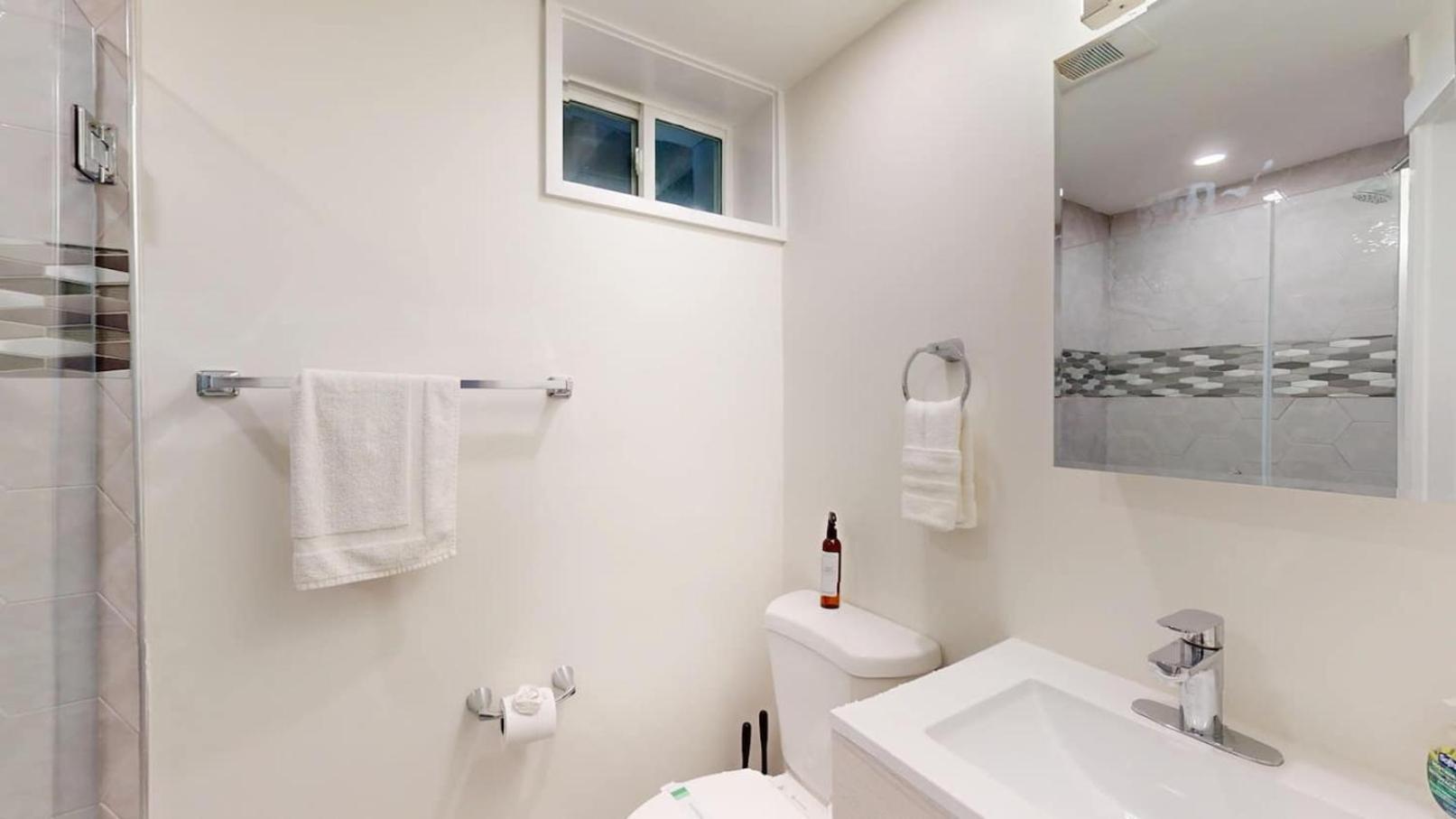 Modern Renovated 1br W Pvt Entrance Prime Loc
