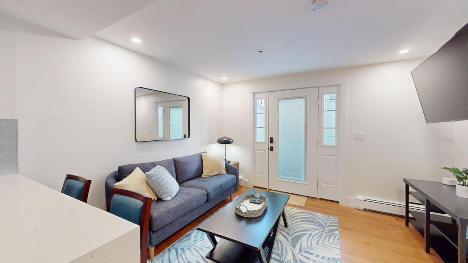 Modern Renovated 1br W Pvt Entrance Prime Loc Apartment Cambridge