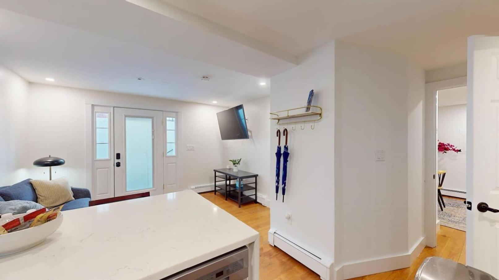 Apartment Modern Renovated 1br W Pvt Entrance Prime Loc *